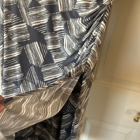 Lauren Ralph Lauren Stylish Gray Patterned side slit below knee Dress - Picture 8 of 9